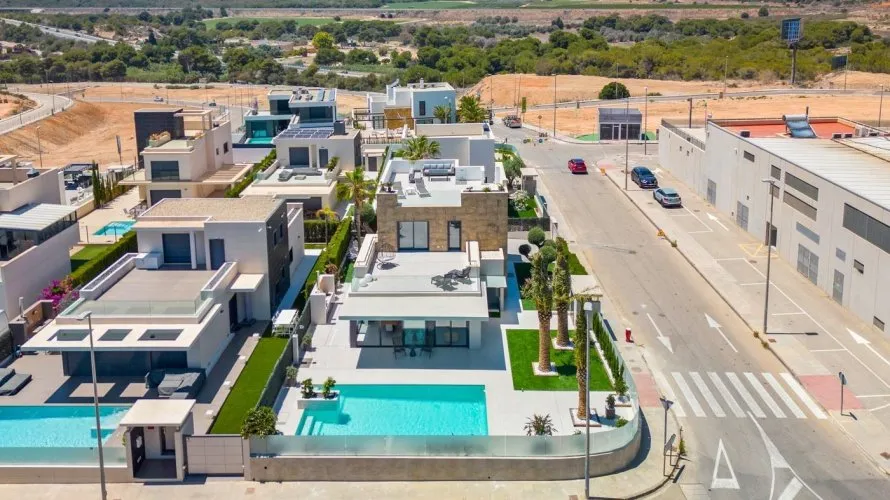 4 bedrooms villa for sale, Campoamor, Spain No. 2010 № 7