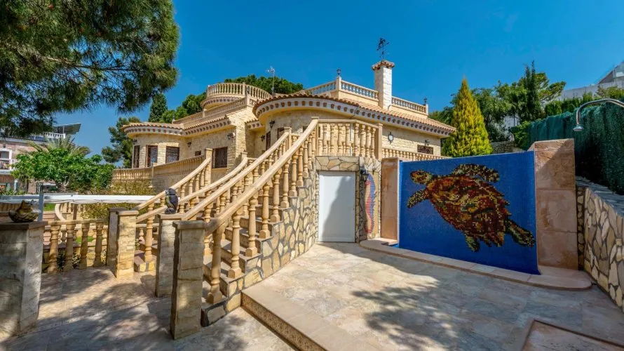 4 bedrooms villa for sale, Campoamor, Spain No. 2646 № 3