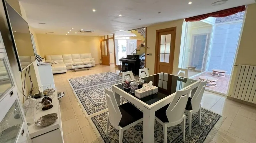 4 bedrooms apartment for sale, Manises, Spain No. 2482 № 27
