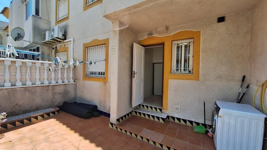 1 bedroom bungalow for sale, Torrevieja, Spain No. 2421 № 6