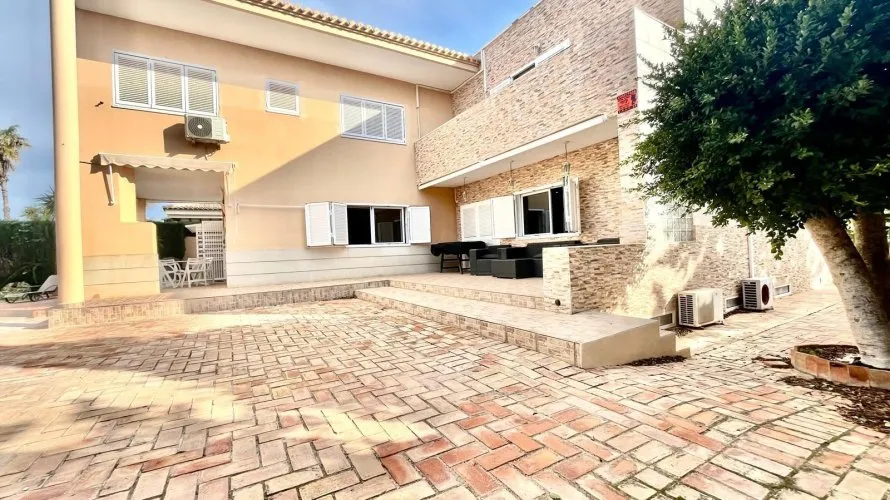 4 bedrooms villa for sale, Torrevieja, Spain No. 1553
