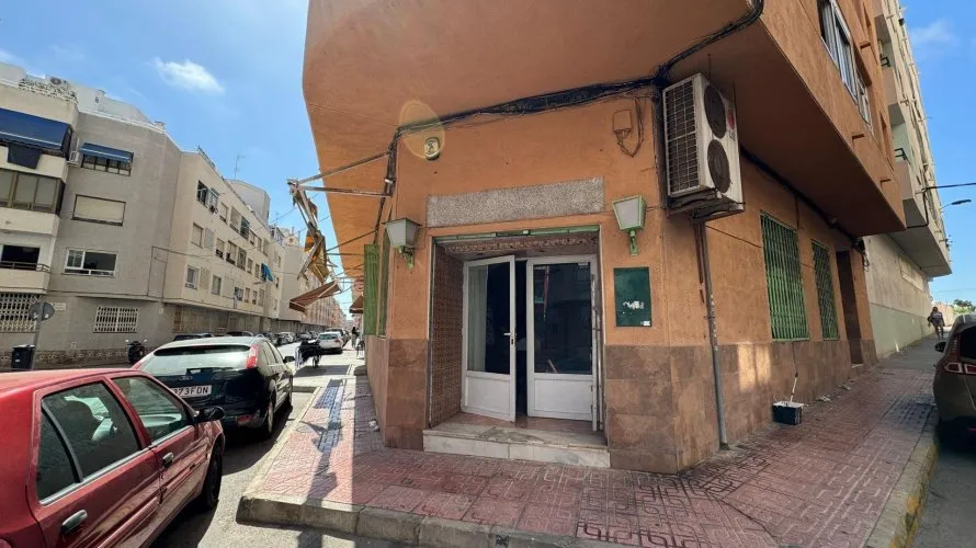 118m² commercial property for sale, Torrevieja, Spain No. 1483