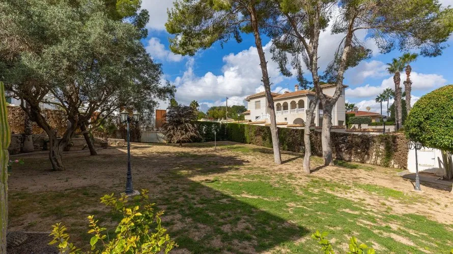 5 bedrooms villa for sale, Campoamor, Spain No. 2290 № 9