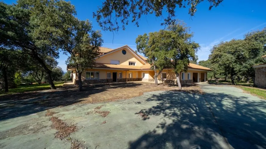 8 bedrooms house for sale, Colmenarejo, Spain No. 2699 № 26