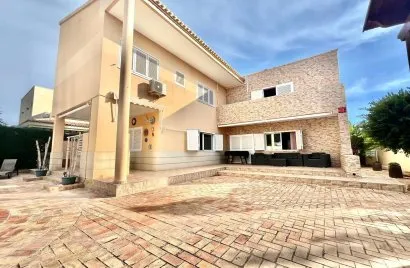 4 bedrooms villa for sale , Torrevieja, Spain No. 1553