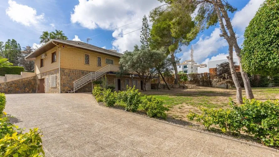 5 bedrooms villa for sale, Campoamor, Spain No. 2290 № 15