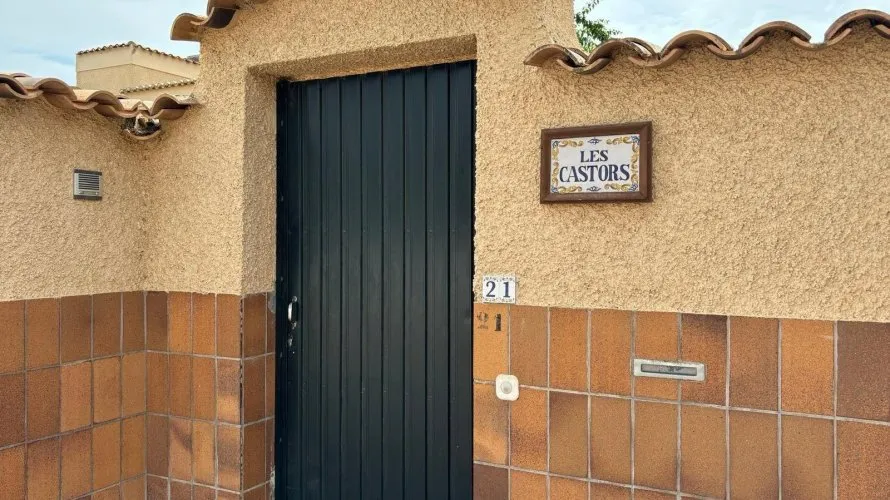 4 bedrooms villa for sale, Torrevieja, Spain No. 2077