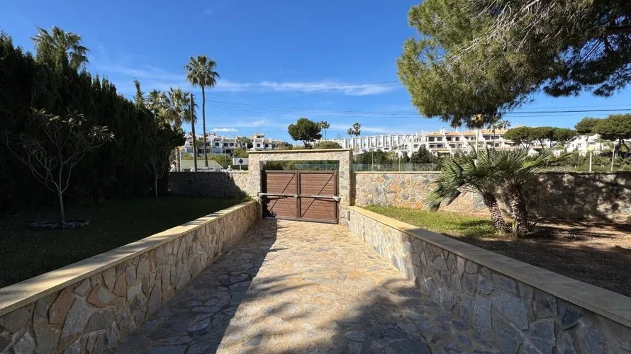 3 bedrooms villa for sale, Cabo Roig, Spain No. 1473 № 4