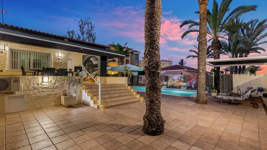 4 bedrooms villa for sale, Torrevieja, Spain No. 2165 № 25