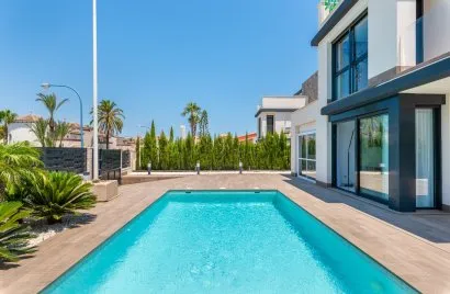 3 bedrooms villa for sale, Playa Honda, Spain No. 1958
