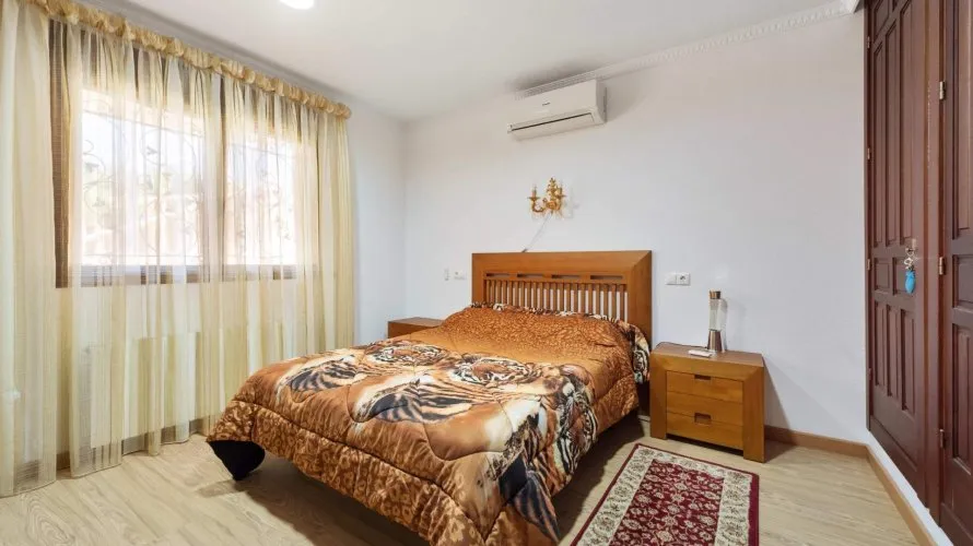 4 bedrooms villa for sale, Campoamor, Spain No. 2646 № 11