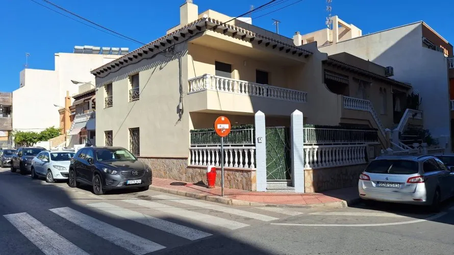 3 bedrooms house for sale, Torrevieja, Spain No. 2224 № 1