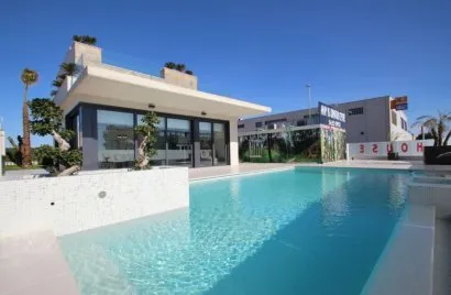 197m² villa for sale , La Zenia, Spain No. 1585