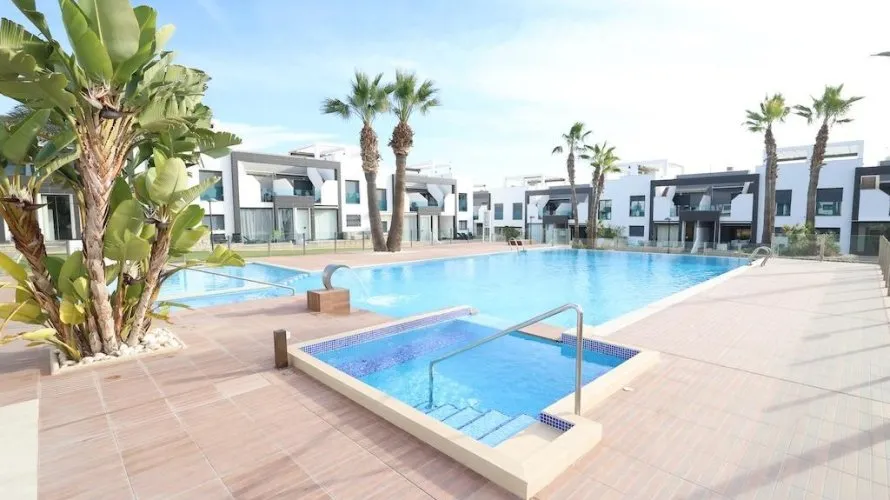2 bedrooms bungalow for sale, La Zenia, Spain No. 2230 № 17