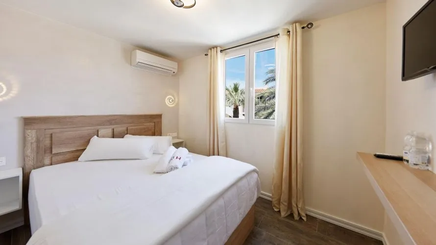 19 bedrooms hotel for sale, Cabo De Las Huertas, Spain No. 2569