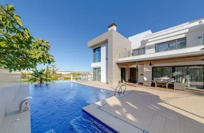 461m² villa for sale, Torrevieja, Spain No. 2244
