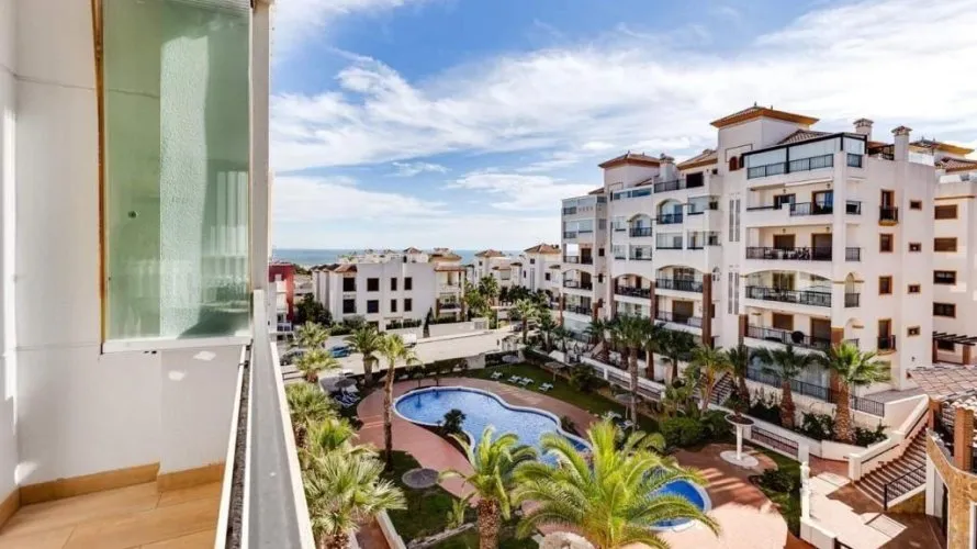 3 bedrooms apartment for sale, Guardamar del Segura, Spain No. 1985 № 1