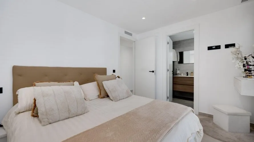3 bedrooms apartment for sale, Torrevieja, Spain No. 2695 № 14