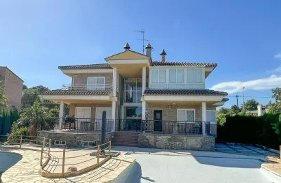 4 bedrooms apartment for sale, Manises, Spain No. 2482