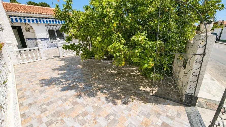 1 bedroom house for sale, Torrevieja, Spain No. 2442 № 1