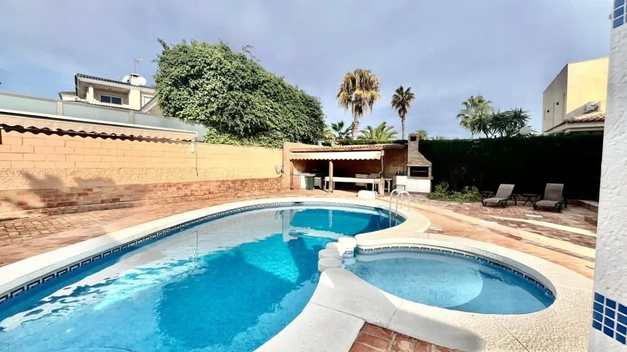 4 bedrooms villa for sale, Torrevieja, Spain No. 1553 № 3