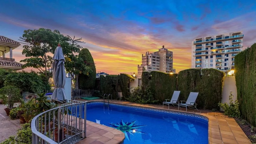 6 bedrooms villa for sale, La Veleta, Spain No. 2288 № 16