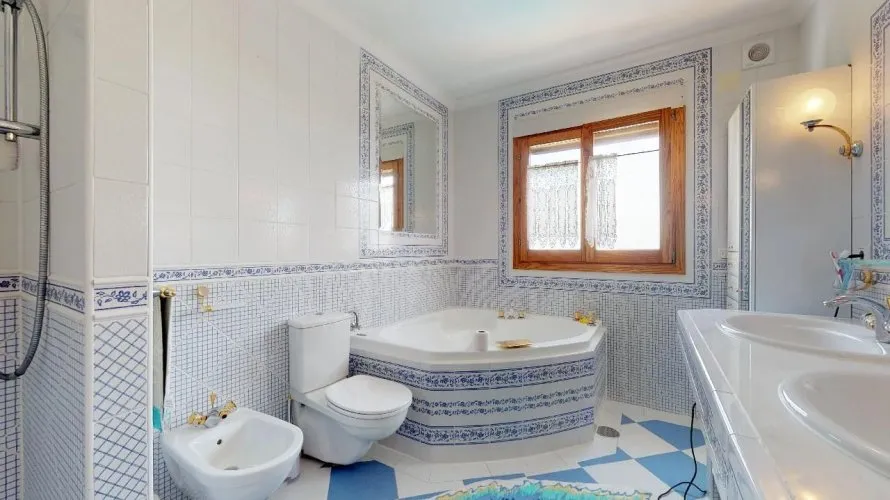 7 bedrooms villa for sale, Maryvilla, Spain No. 1741 № 23