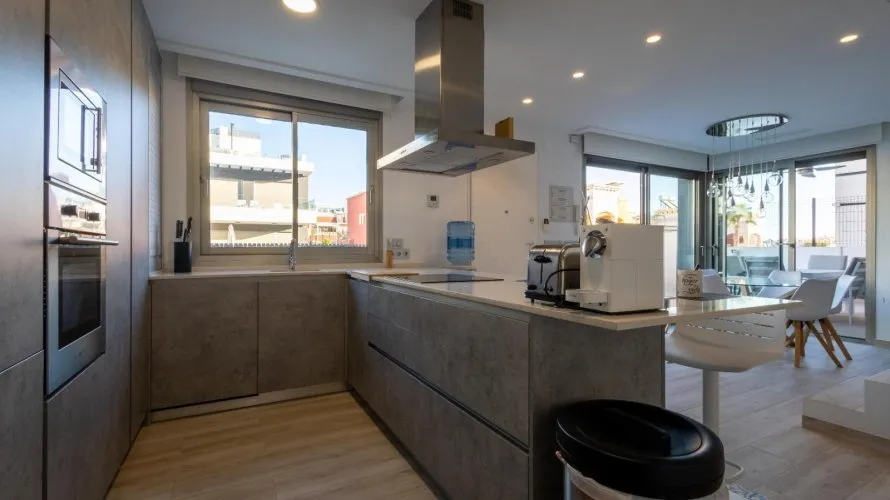 4 bedrooms apartment for sale, La Florida, Spain No. 2303 № 3