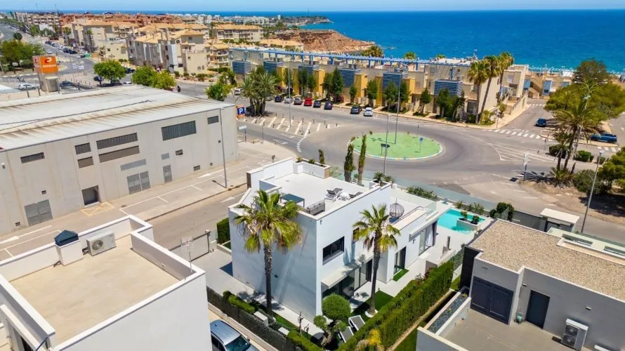 4 bedrooms villa for sale, Campoamor, Spain No. 2010 № 4