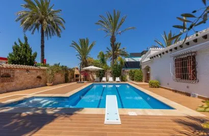 4 bedrooms villa for sale, Alicante, Spain No. 2086