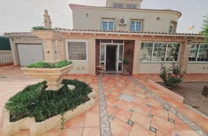 5 bedrooms villa for sale, Torrevieja, Spain No. 2065