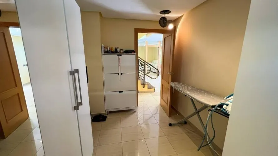 4 bedrooms apartment for sale, Manises, Spain No. 2482 № 9