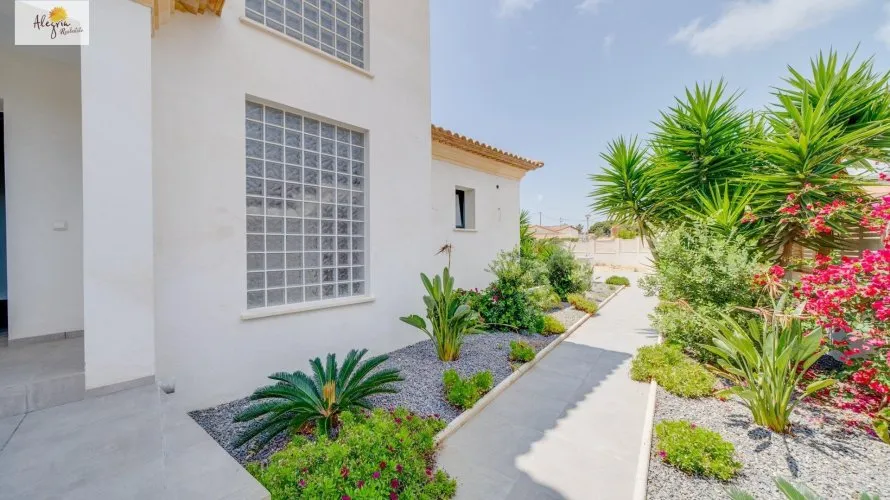5 bedrooms villa for sale, Calpe, Spain No. 1790 № 1