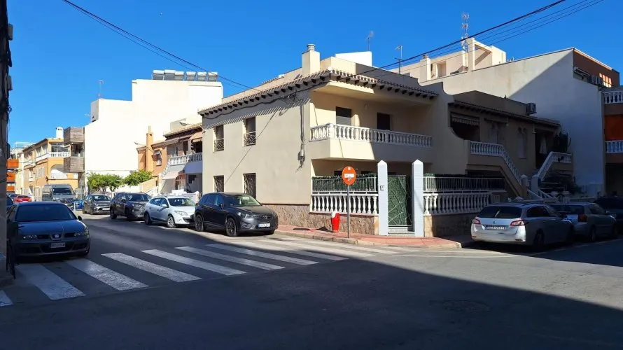 3 bedrooms house for sale, Torrevieja, Spain No. 2224 № 2