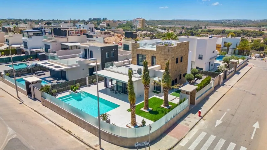 4 bedrooms villa for sale, Campoamor, Spain No. 2010 № 5