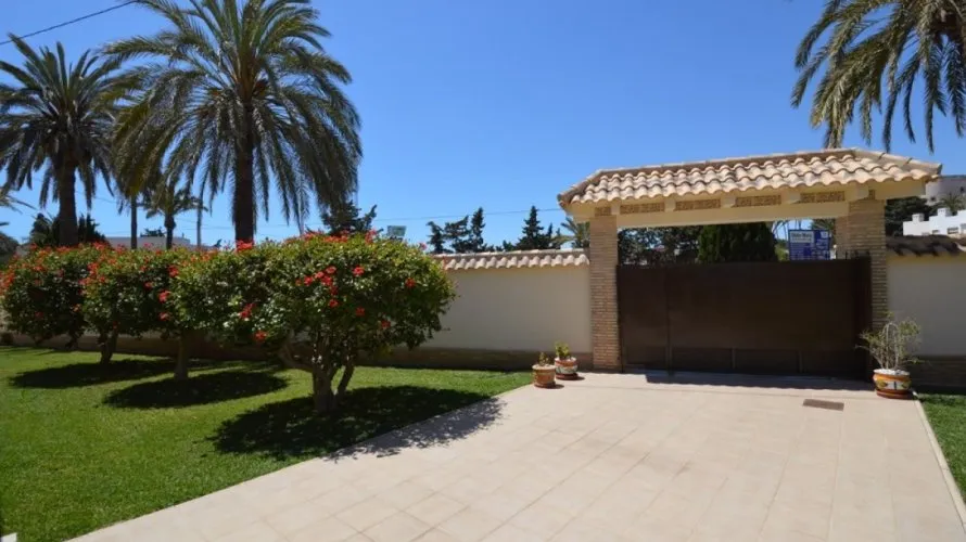 276m² villa for sale, Cabo Roig, Spain No. 1591 № 5