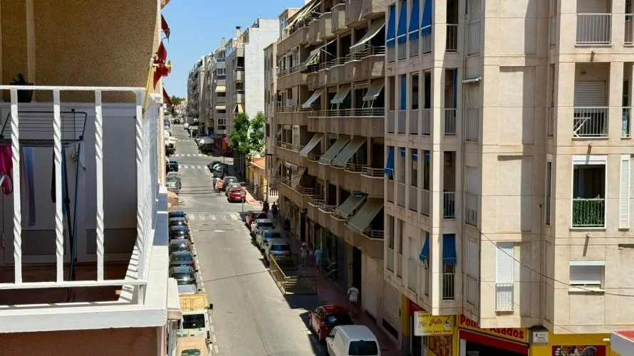 2 bedrooms apartment for sale, Torrevieja, Spain No. 2724 № 1