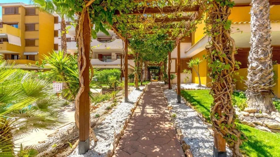 2 bedrooms apartment for sale, Torrevieja, Spain No. 1518 № 2