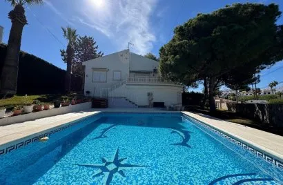 3 bedrooms villa for sale, Cabo Roig, Spain No. 1473