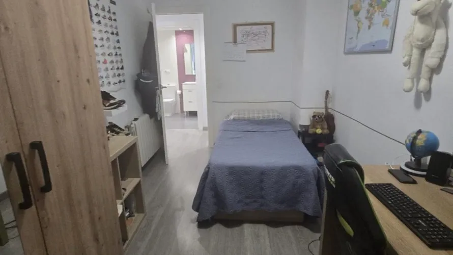 4 bedrooms apartment for sale, Paterna, Spain No. 2752 № 12
