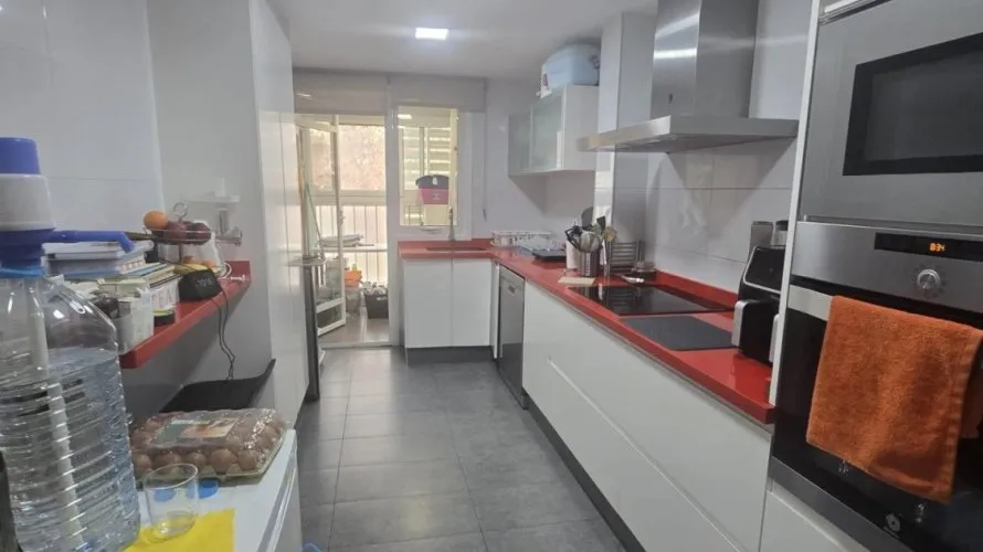 4 bedrooms apartment for sale, Paterna, Spain No. 2752 № 20