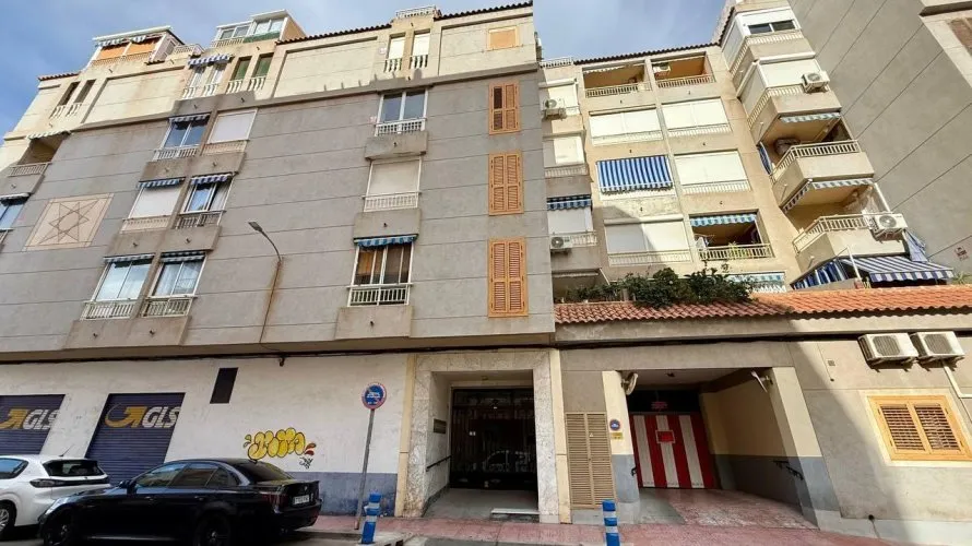 2 bedrooms apartment for sale, Torrevieja, Spain No. 2972 № 1