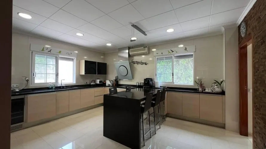 5 bedrooms villa for sale, Cullera, Spain No. 2737
