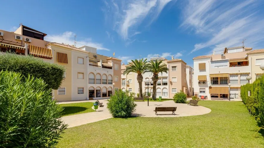 60m² bungalow for sale, Torrevieja, Spain No. 3080 № 2