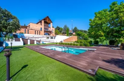 8 bedrooms apartment for sale, Las Rozas de Madrid, Spain No. 2910