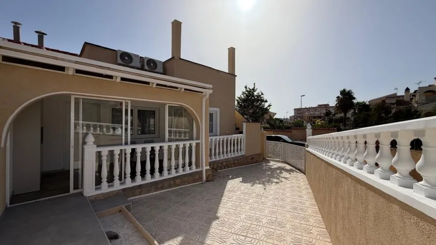 2 bedrooms house for sale, Torrevieja, Spain No. 3298 № 24