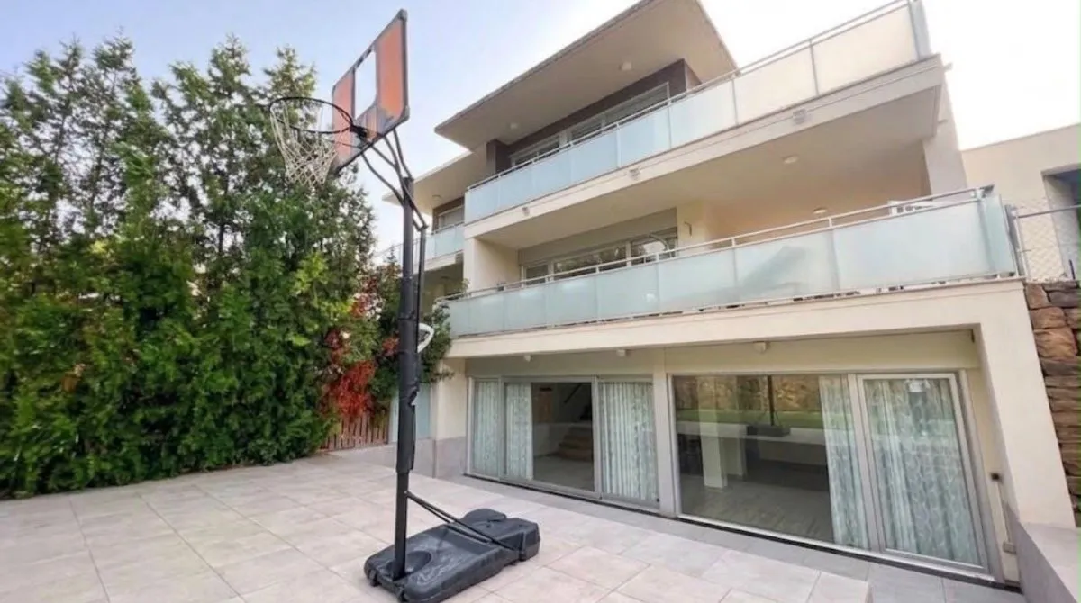 4 bedrooms apartment for sale, Chiva, Spain No. 3356